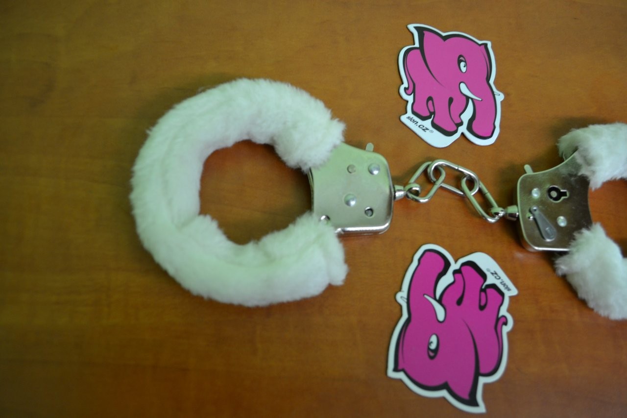 Kvalitné putá na ruky s plyšom - biela