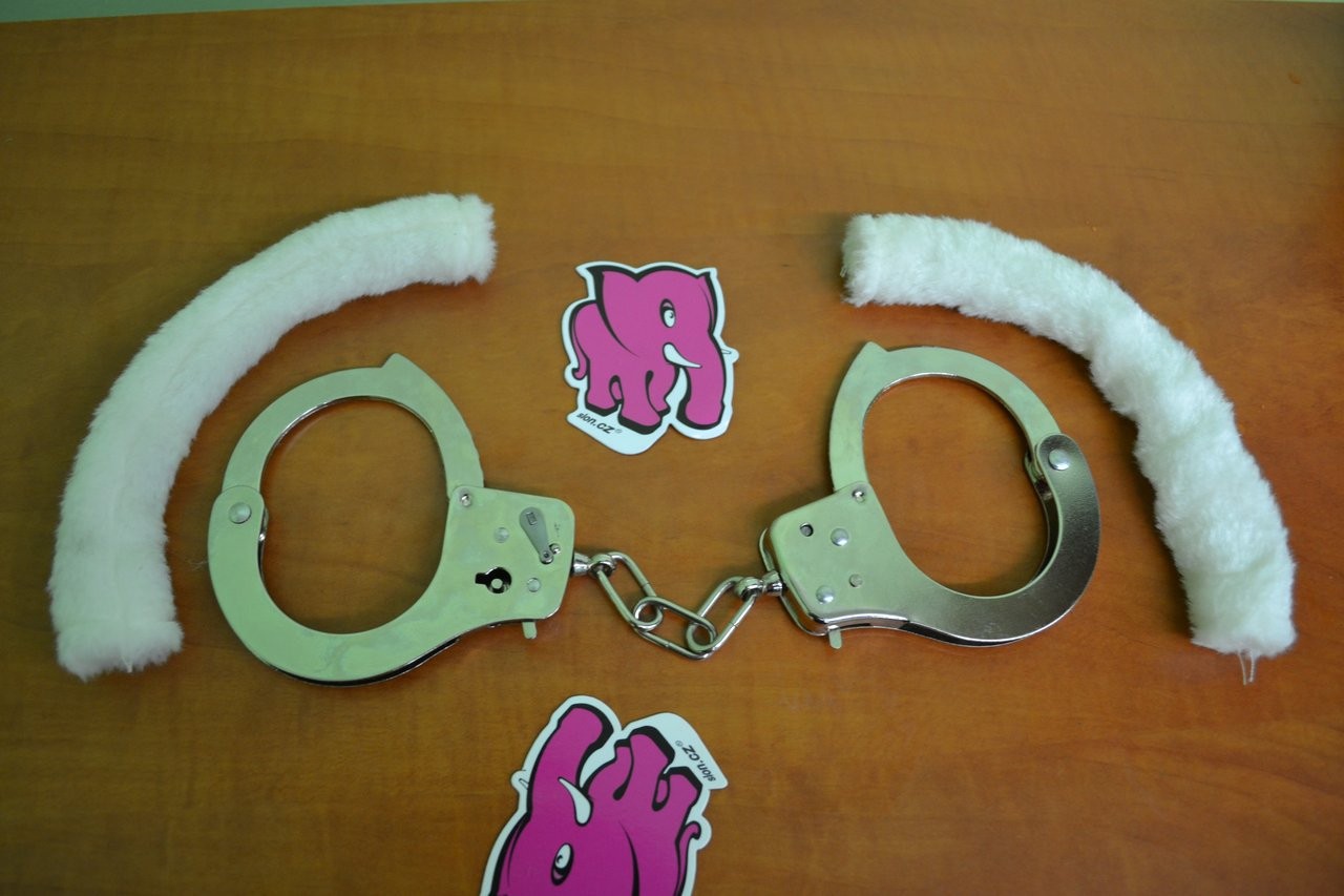 Kvalitné putá na ruky s plyšom - biela