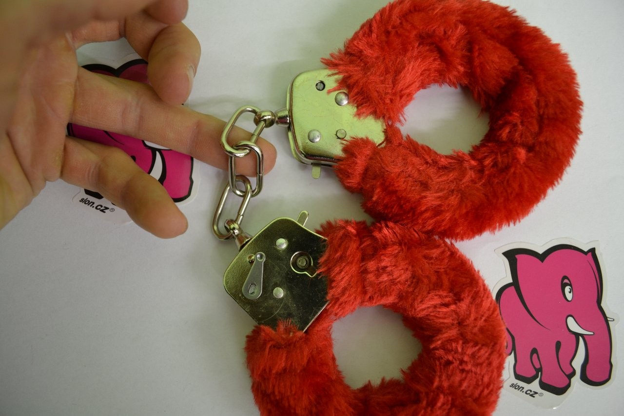 Kvalitné putá na ruky s plyšom - starší model