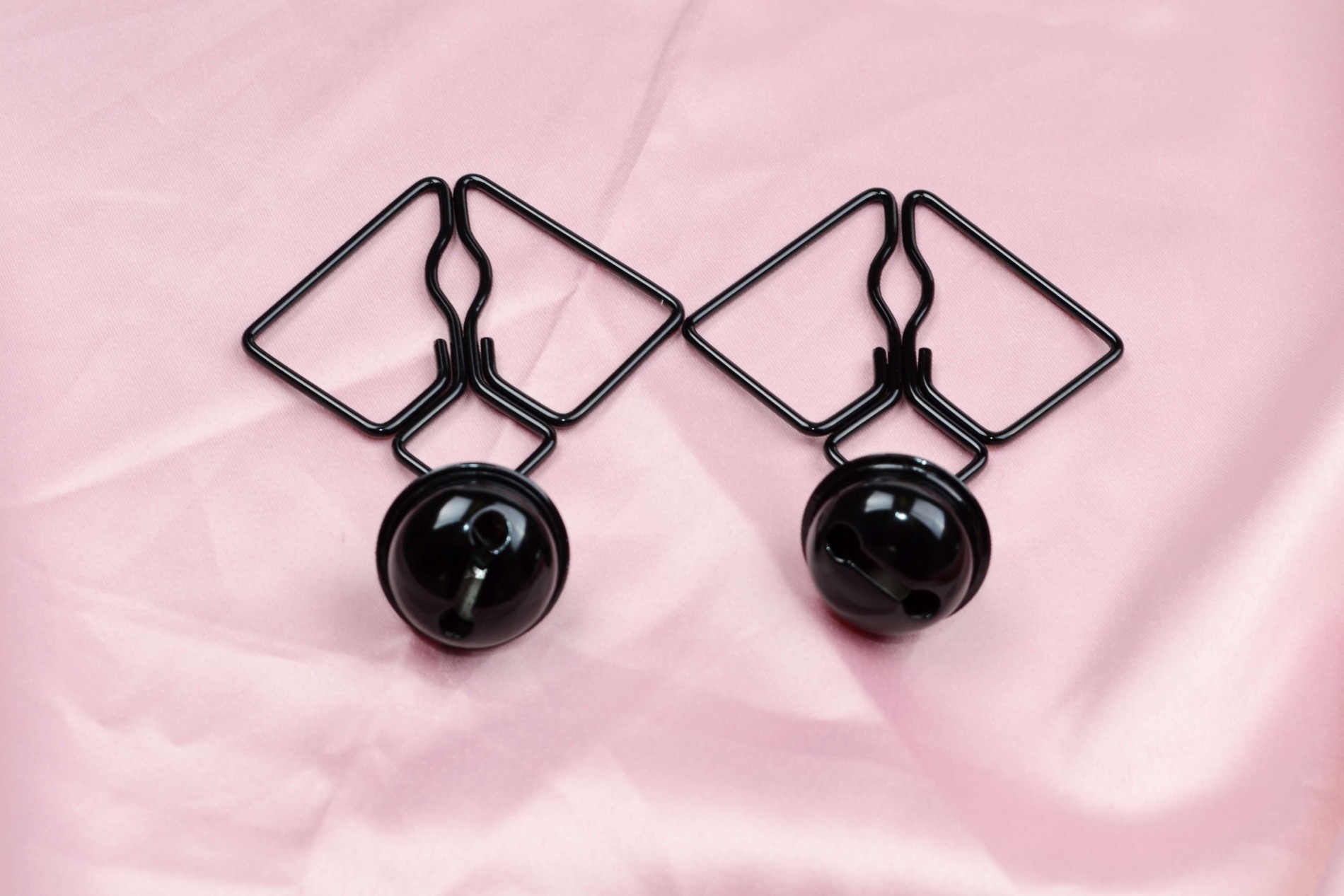 Svorky na bradavky Black Pearl