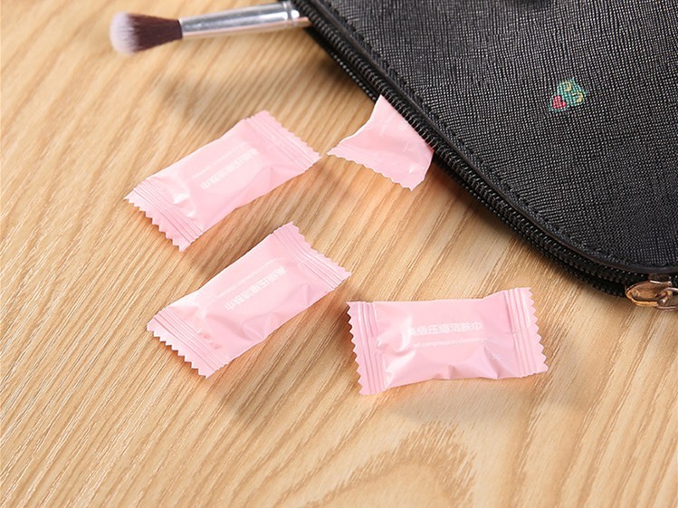 Instantné vlhčené obrúsky Silky Swipe (50 ks)