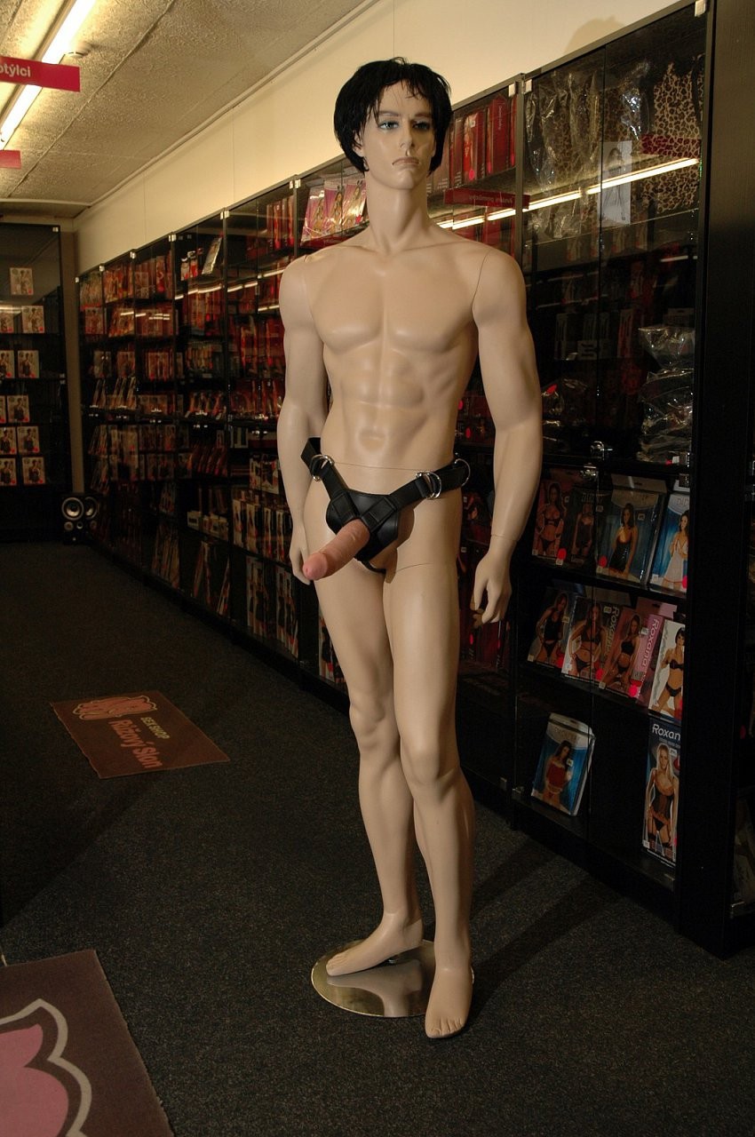 Pripínací penis s postrojom