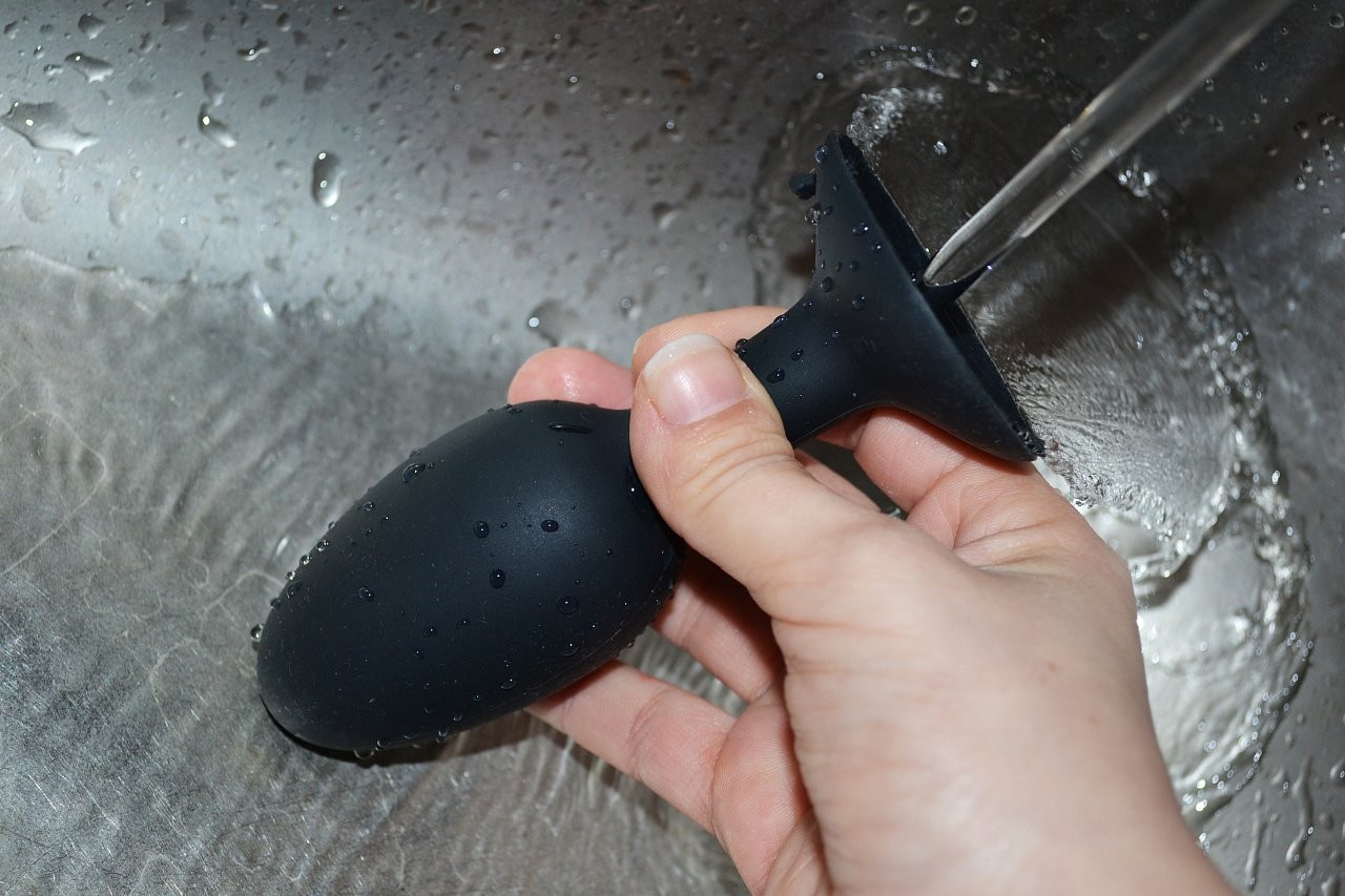 SiliconeBall - pod prúdom vody