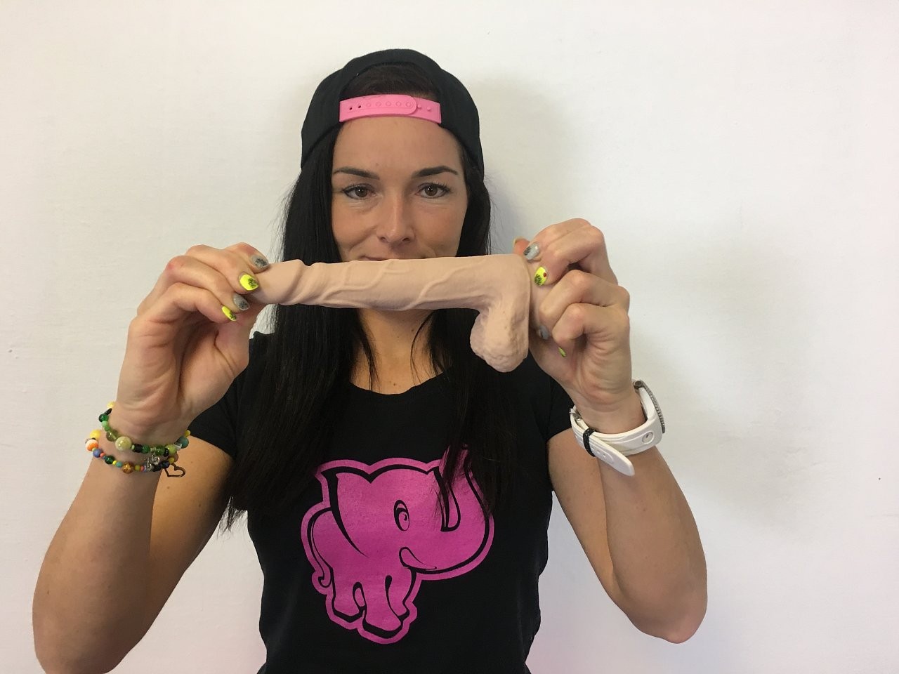 Dildo s prísavkou a semenníkmi Silicone (18 cm) a Dominika