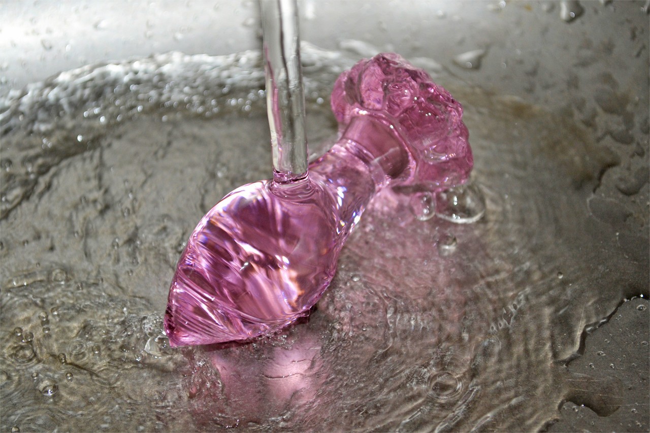 Análny kolík Flower Glass Plug pod vodou