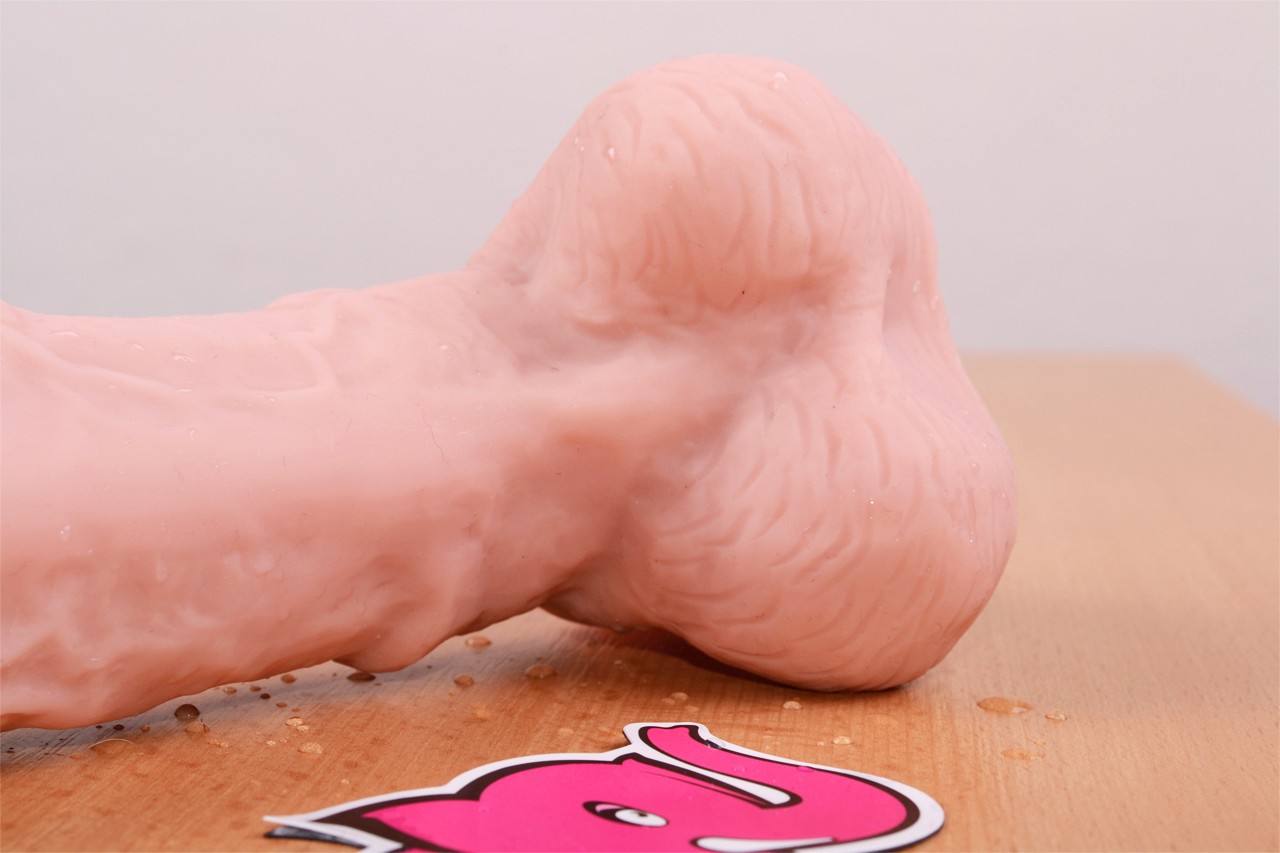 Dildo s prísavkou a semenníkmi Maxim (24 cm) – semenníky