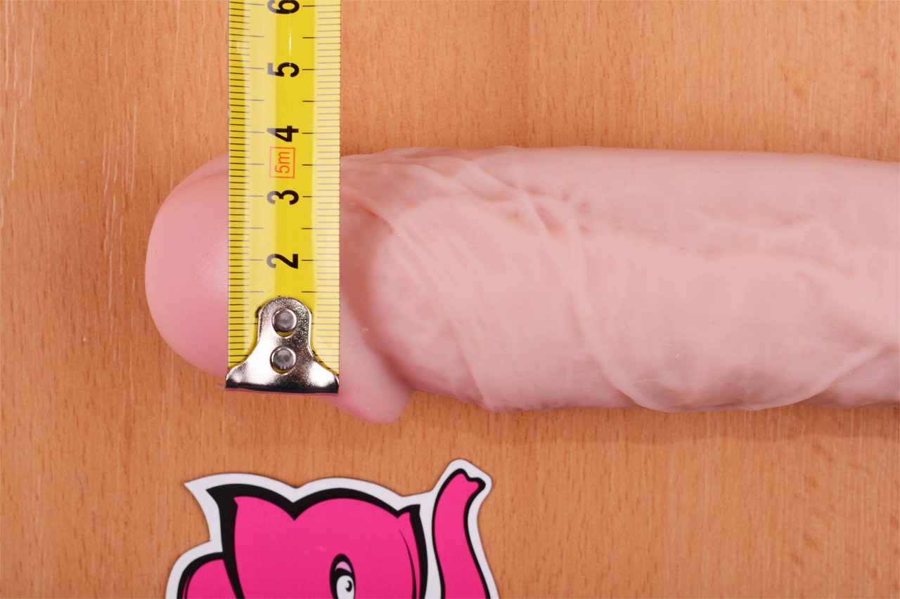 Dildo s prísavkou a semenníkmi Maxim (24 cm) – meriame