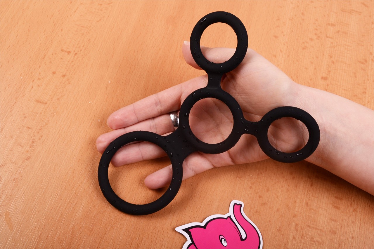 Erekčný krúžok Bondage - v ruke