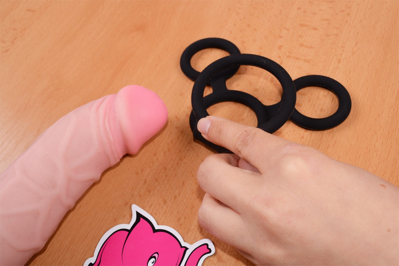 Erekčný krúžok Bondage - na väčšom dildu, priemer 4,2 cm