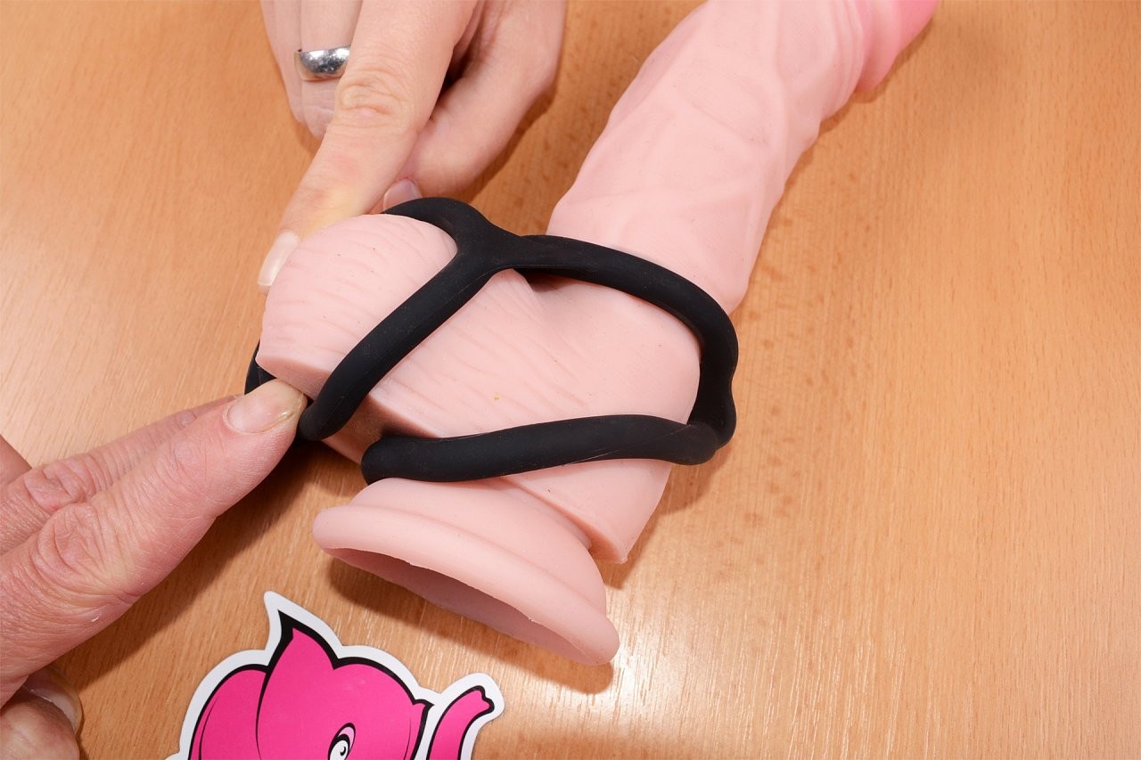 Erekčný krúžok Bondage - na väčšom dildu, priemer 4,2 cm