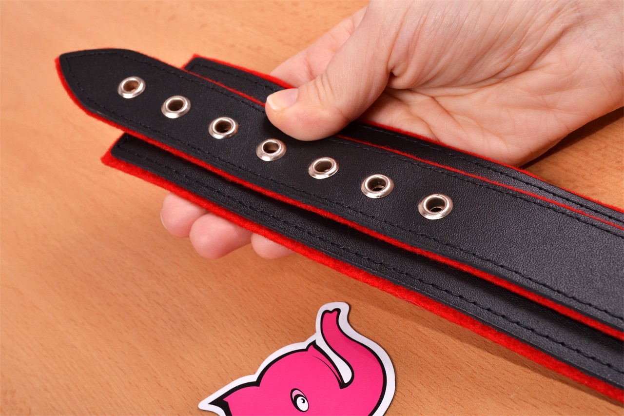 Kožený obojok na krk - možnosti zapínanie