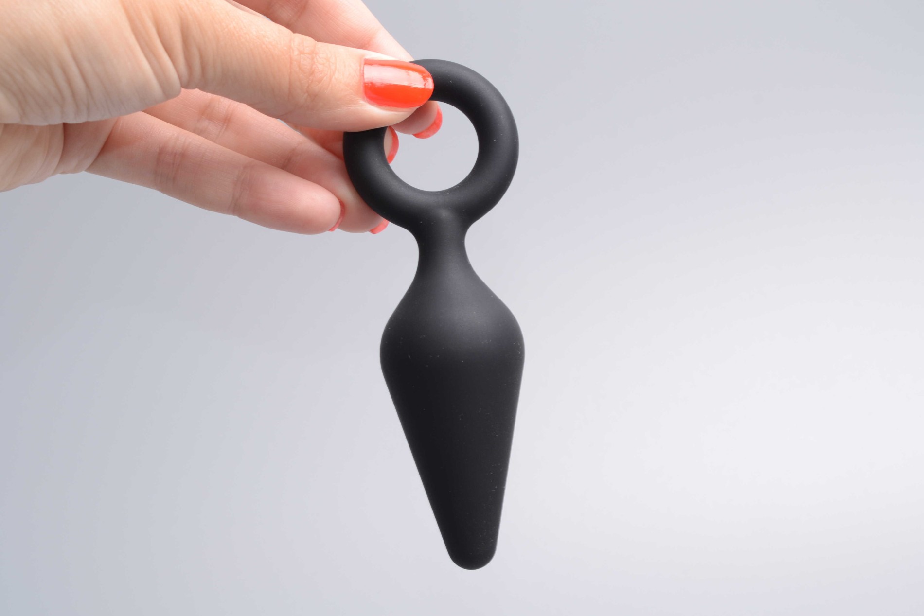 Análny kolík Soft Feel s očkom, v ruke