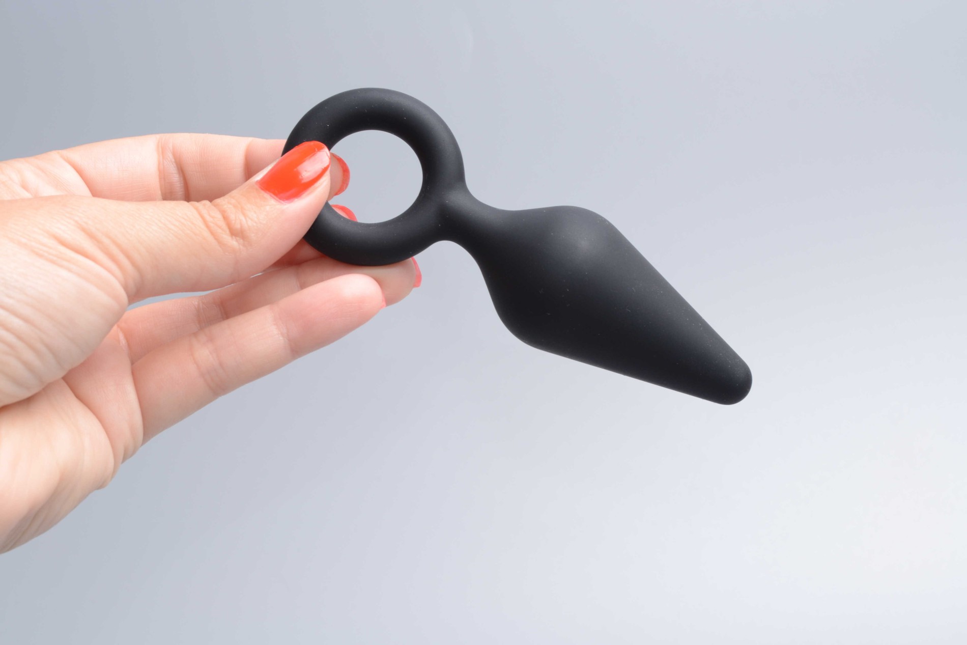 Análny kolík Soft Feel s očkom, v ruke