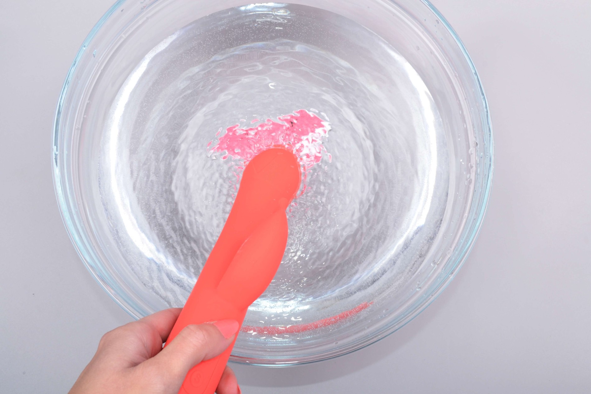 Vibrátor s výbežkom na klitoris Tulip, vodeodolnosť