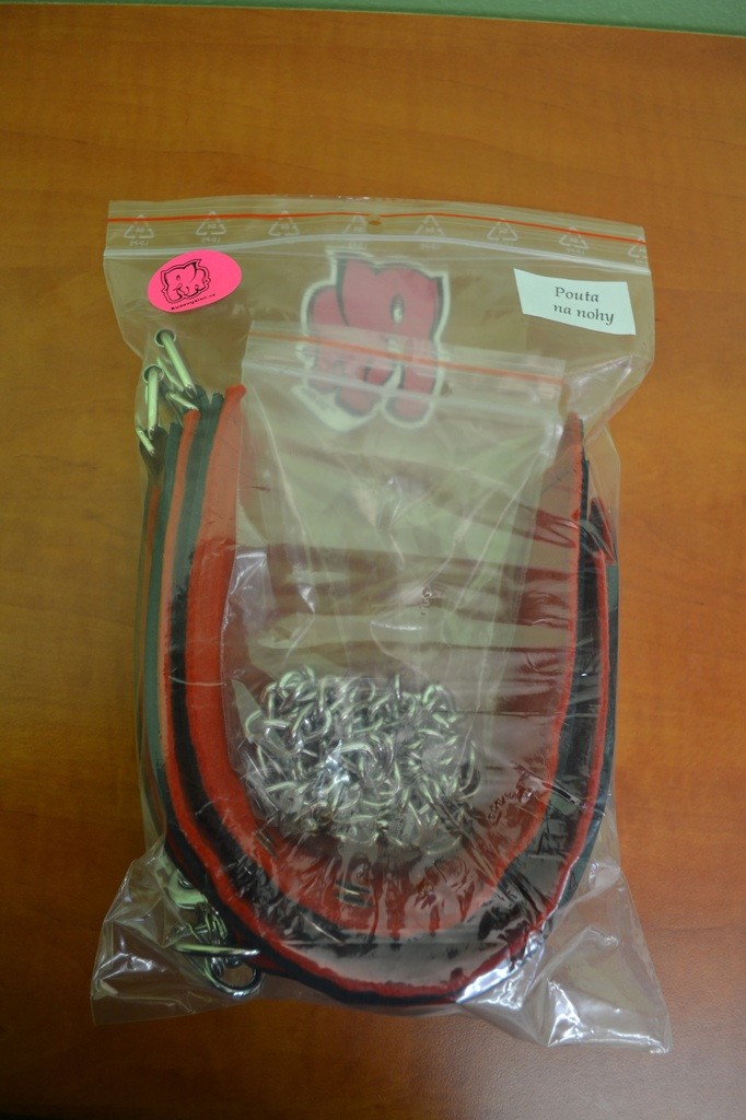 Kožená putá na NOHY, retiazky navyše