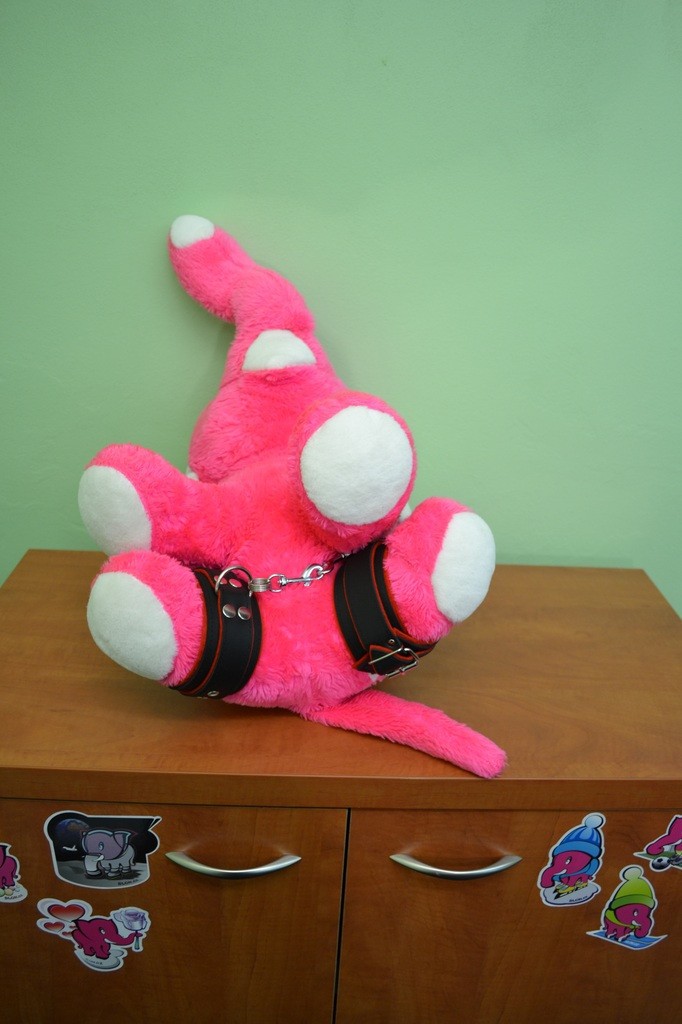 Kožená putá na NOHY, retiazky navyše