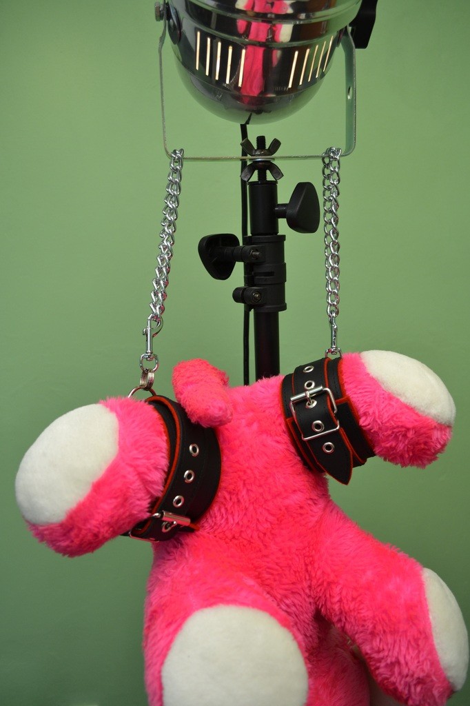 Kožená putá na NOHY, retiazky navyše