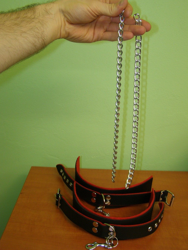 Kožená putá na NOHY, retiazky navyše