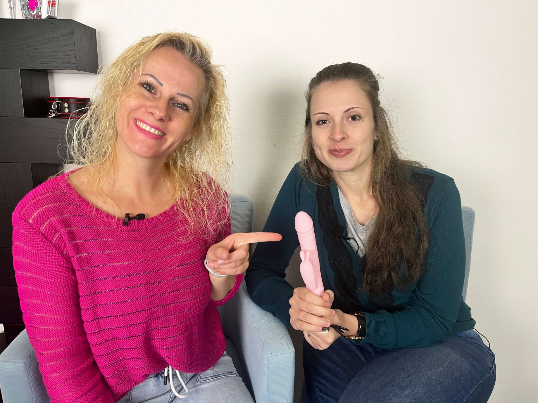 Handsfree pulzátor s výbežkom na klitoris Pulzie Bunny, Verča a Lucka