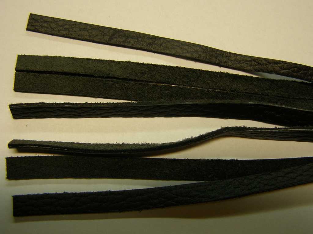 Kožený korbáč Fringes (40 cm)