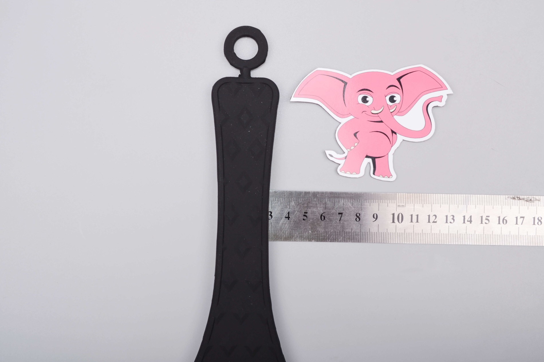 Silikónová plácačka Black Spanker, rozmery