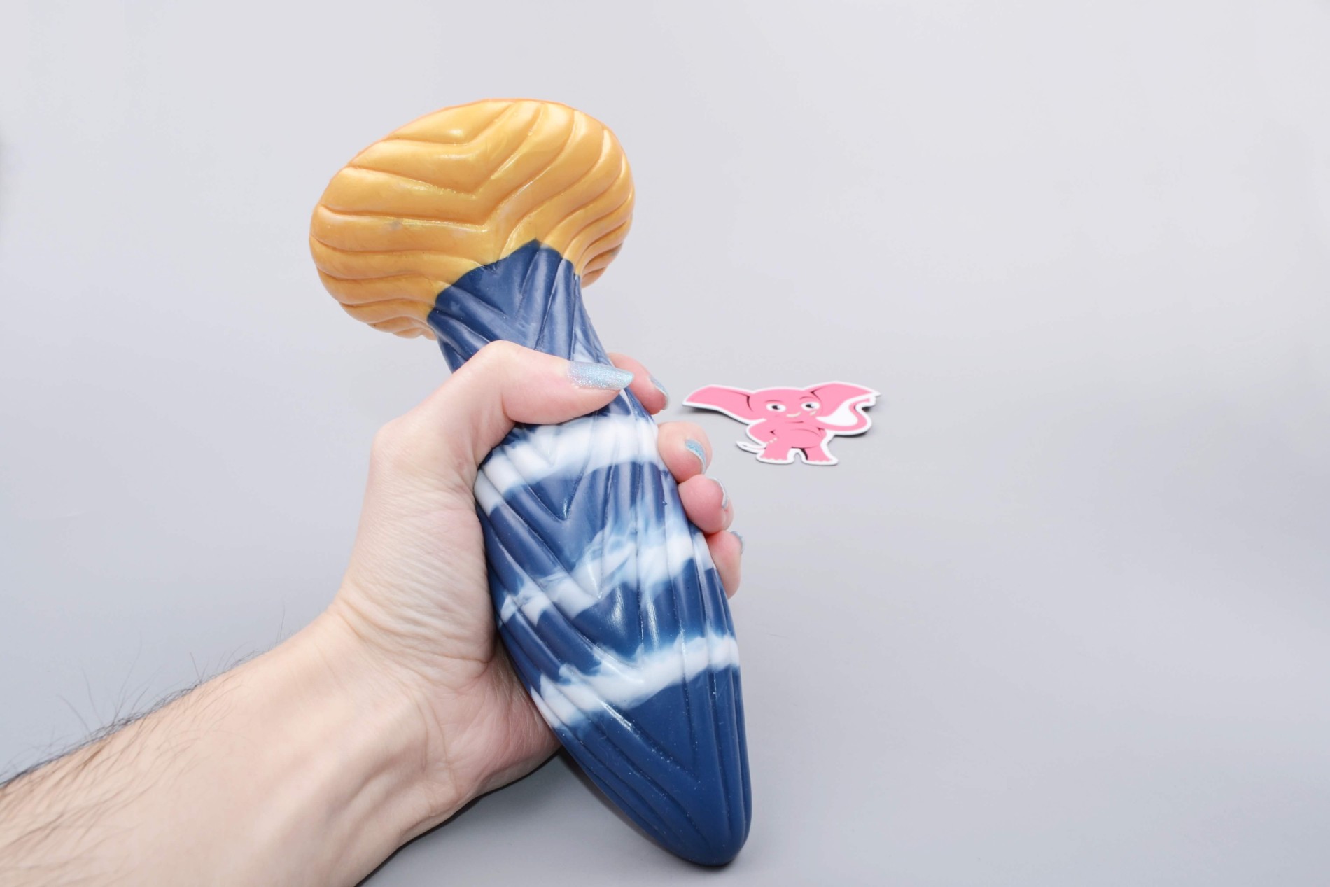 Monster dildo Behemot (17,5 cm), v ruke