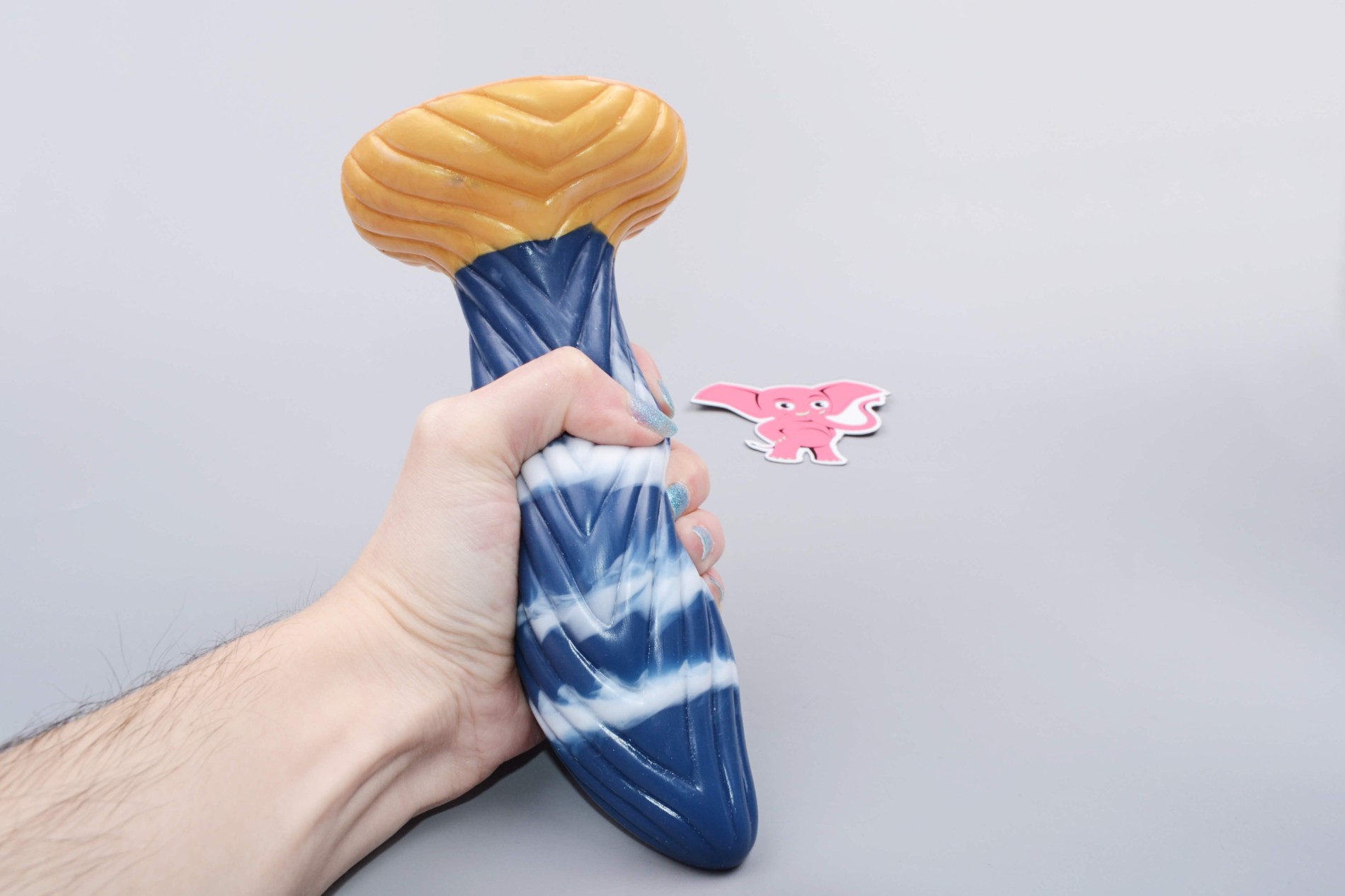 Monster dildo Behemot (17,5 cm), v ruke